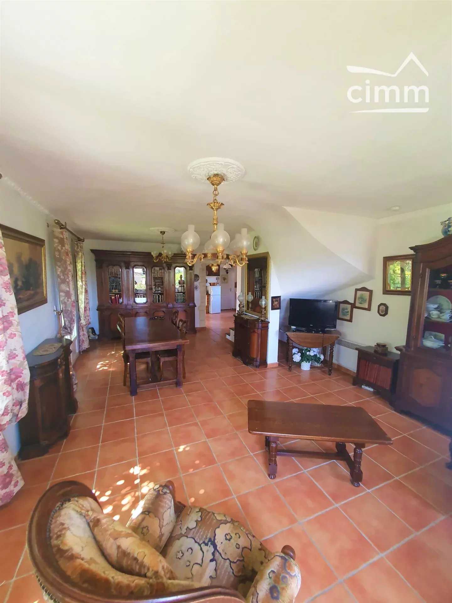 House in Villeneuve, Provence-Alpes-Cote d'Azur 11877704
