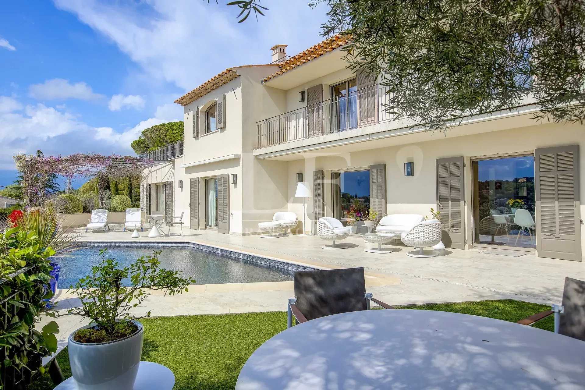 房子 在 Mougins, Provence-Alpes-Cote d'Azur 11877712