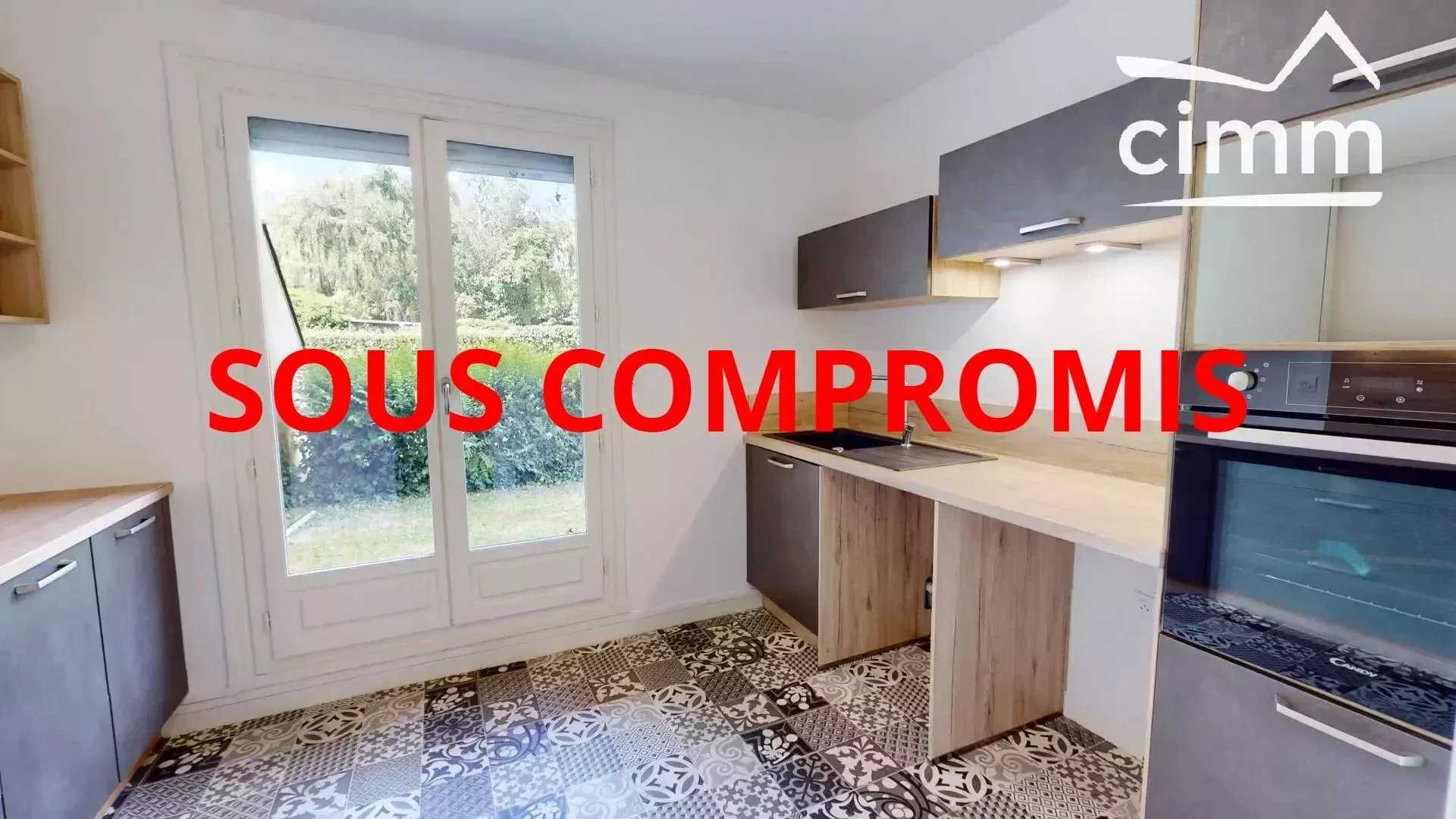 Condominium dans Orléans, Centre-Val de Loire 11877717
