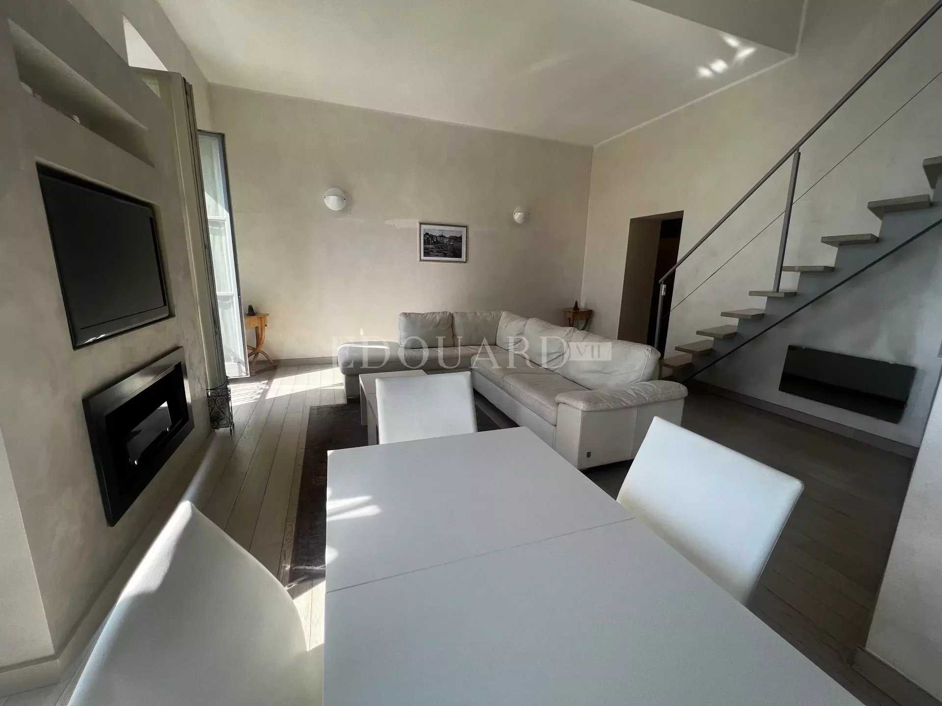 Condominium in Menton, Provence-Alpes-Cote d'Azur 11877731