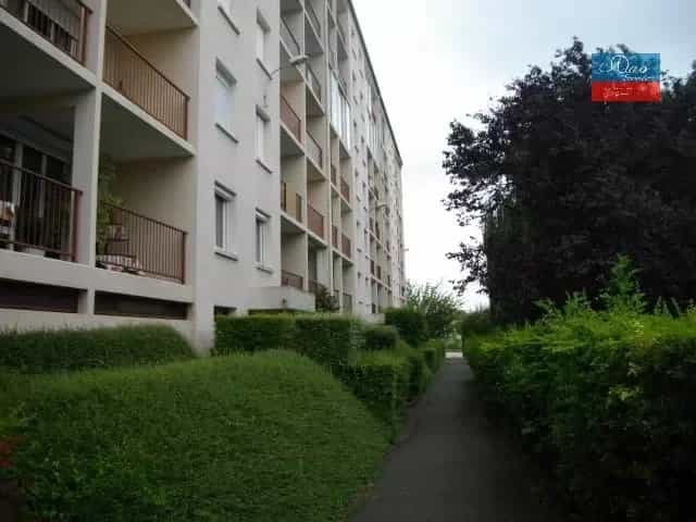 Condominium in Saint-Julien-les-Villas, Grand Est 11877734