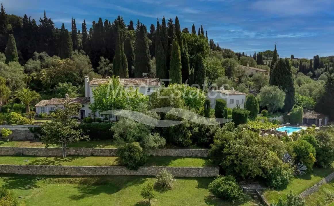 Talo sisään Grasse, Provence-Alpes-Cote d'Azur 11878013