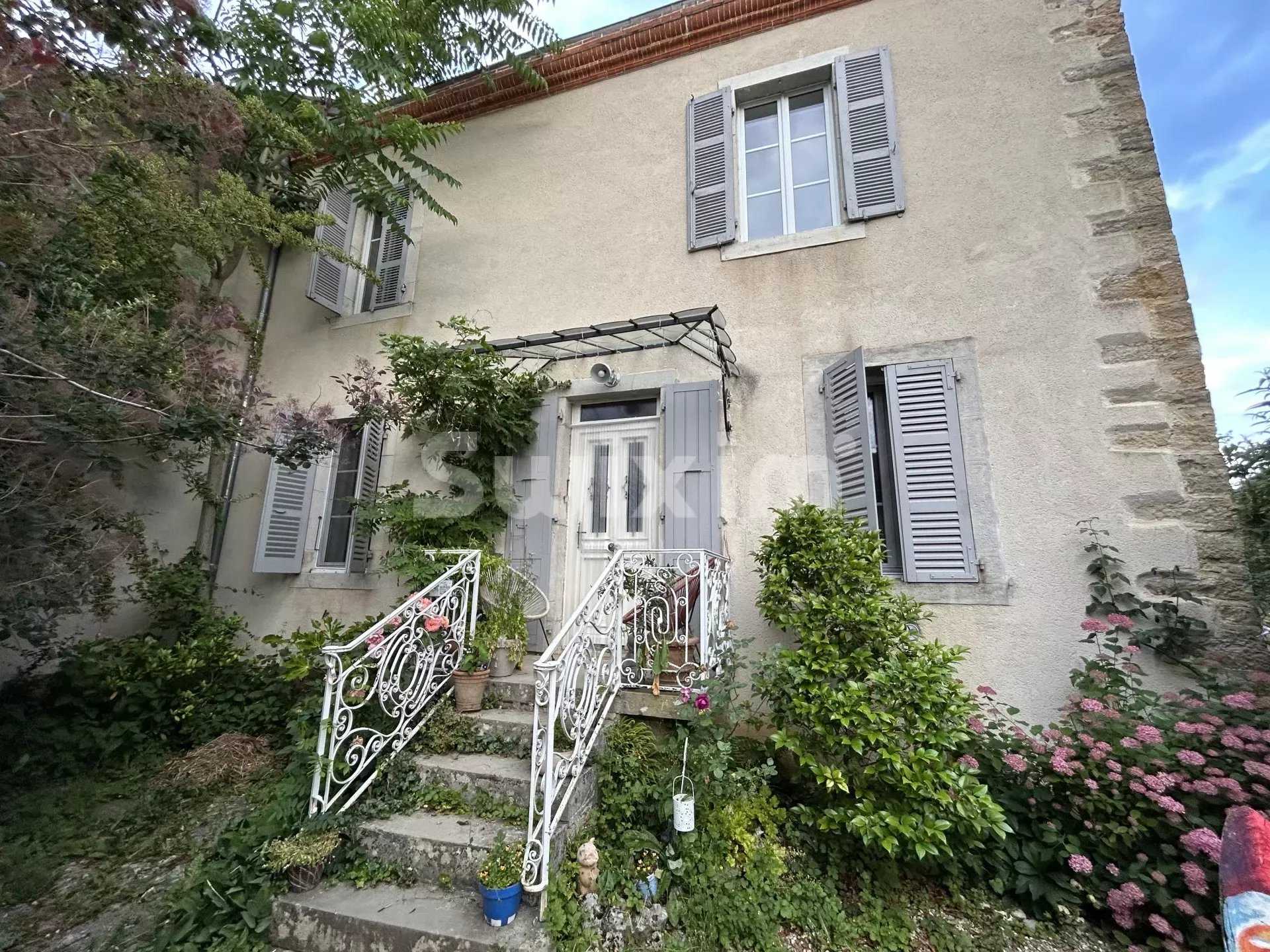 σπίτι σε Lons-le-Saunier, Bourgogne-Franche-Comte 11878400