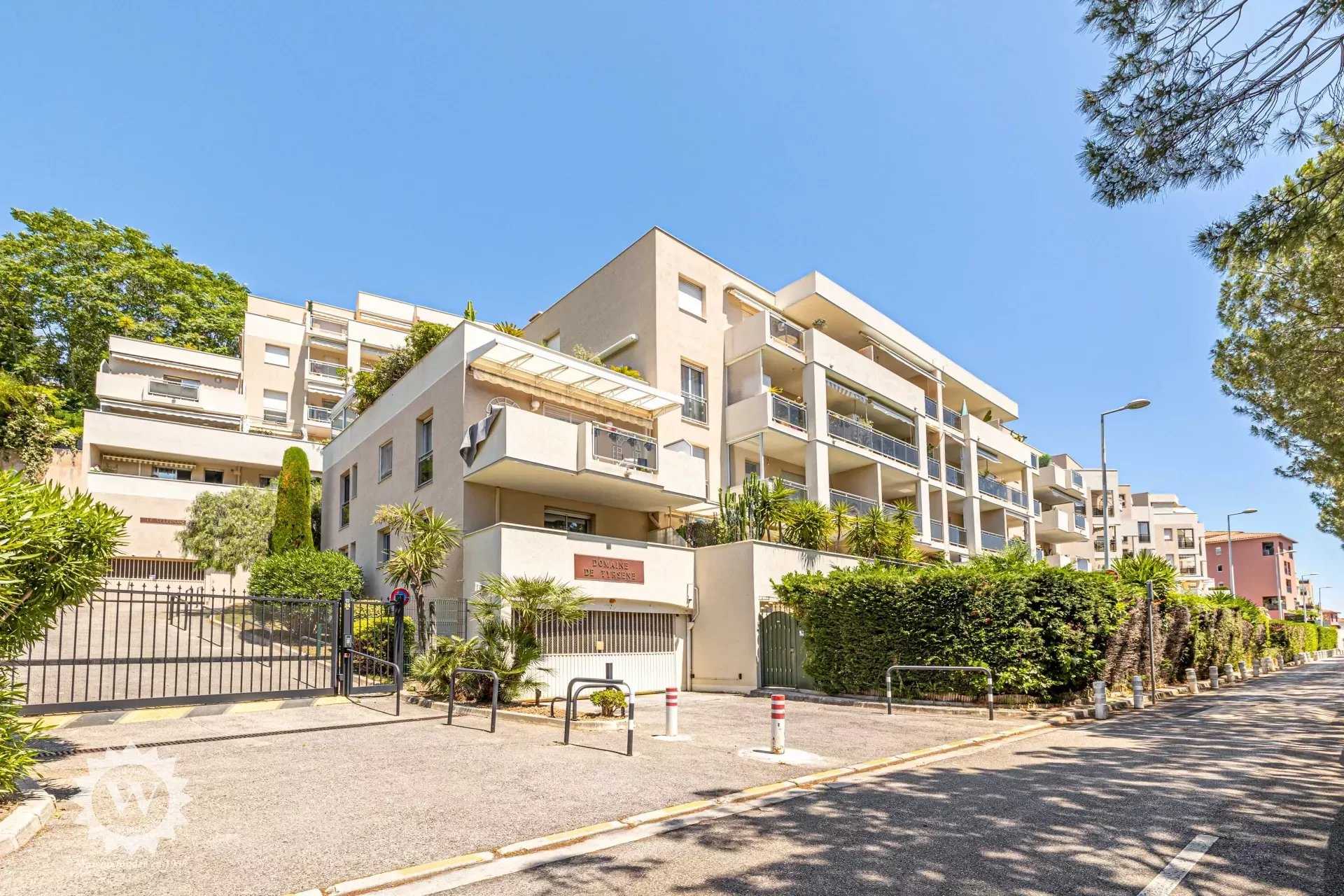 Condominium in Nice, Alpes-Maritimes 11878405