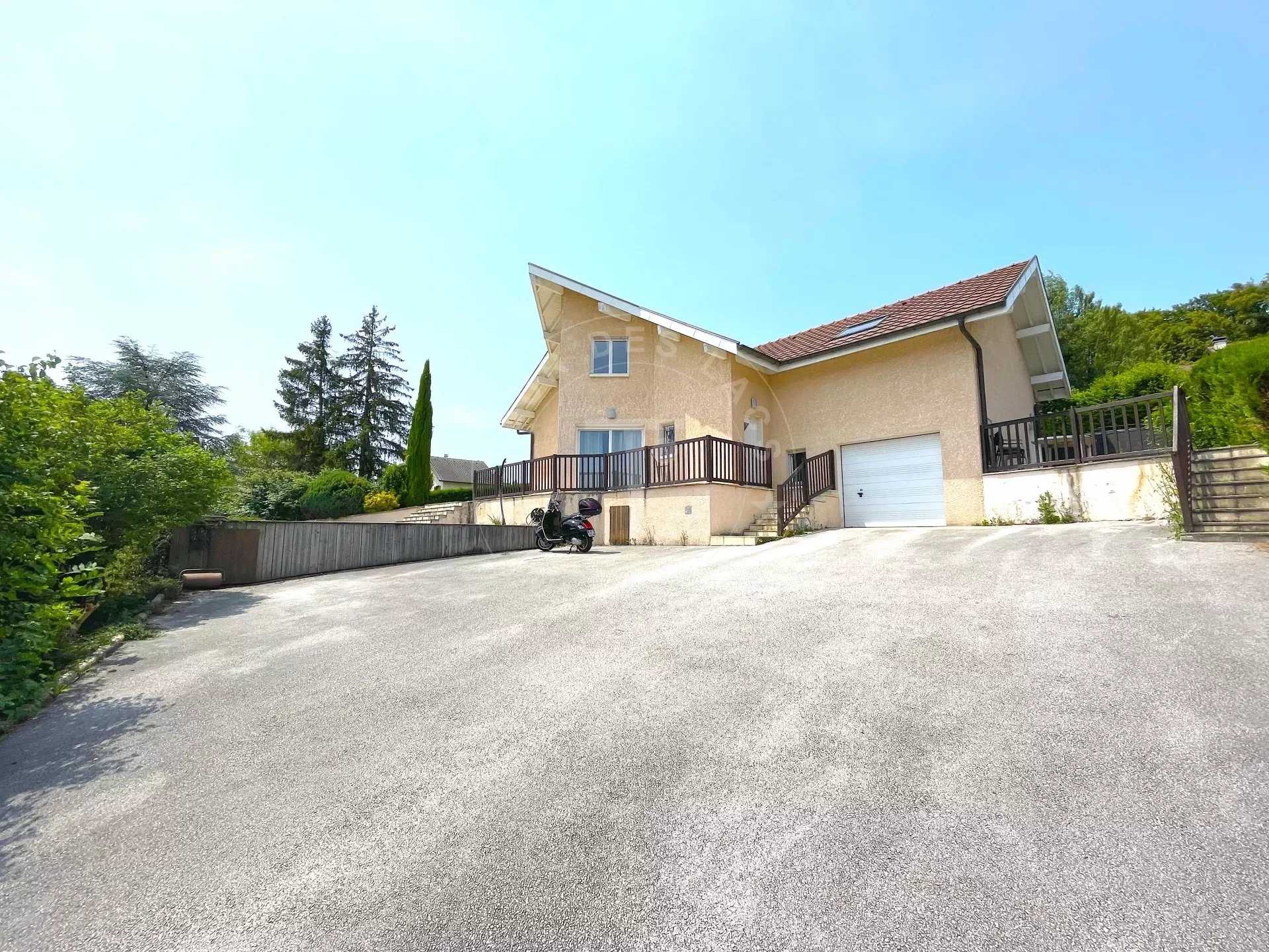 House in Poisy, Auvergne-Rhone-Alpes 11878414