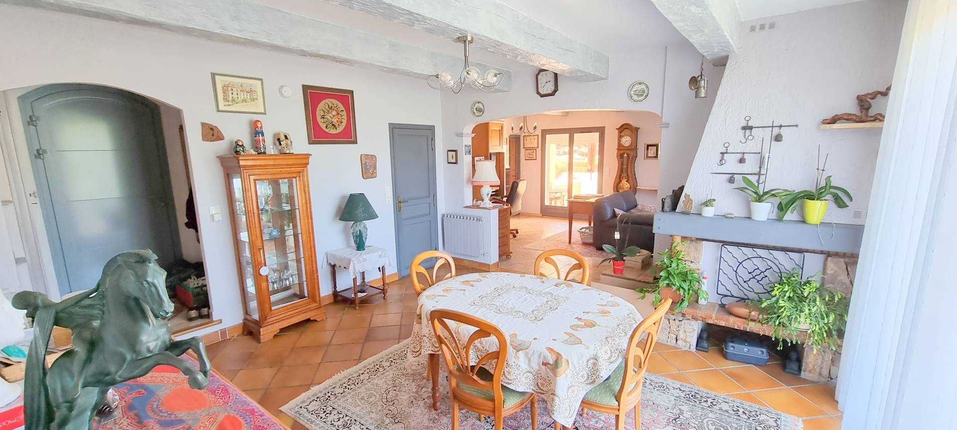 Huis in Roquebrune-sur-Argens, Provence-Alpes-Côte d'Azur 11878575