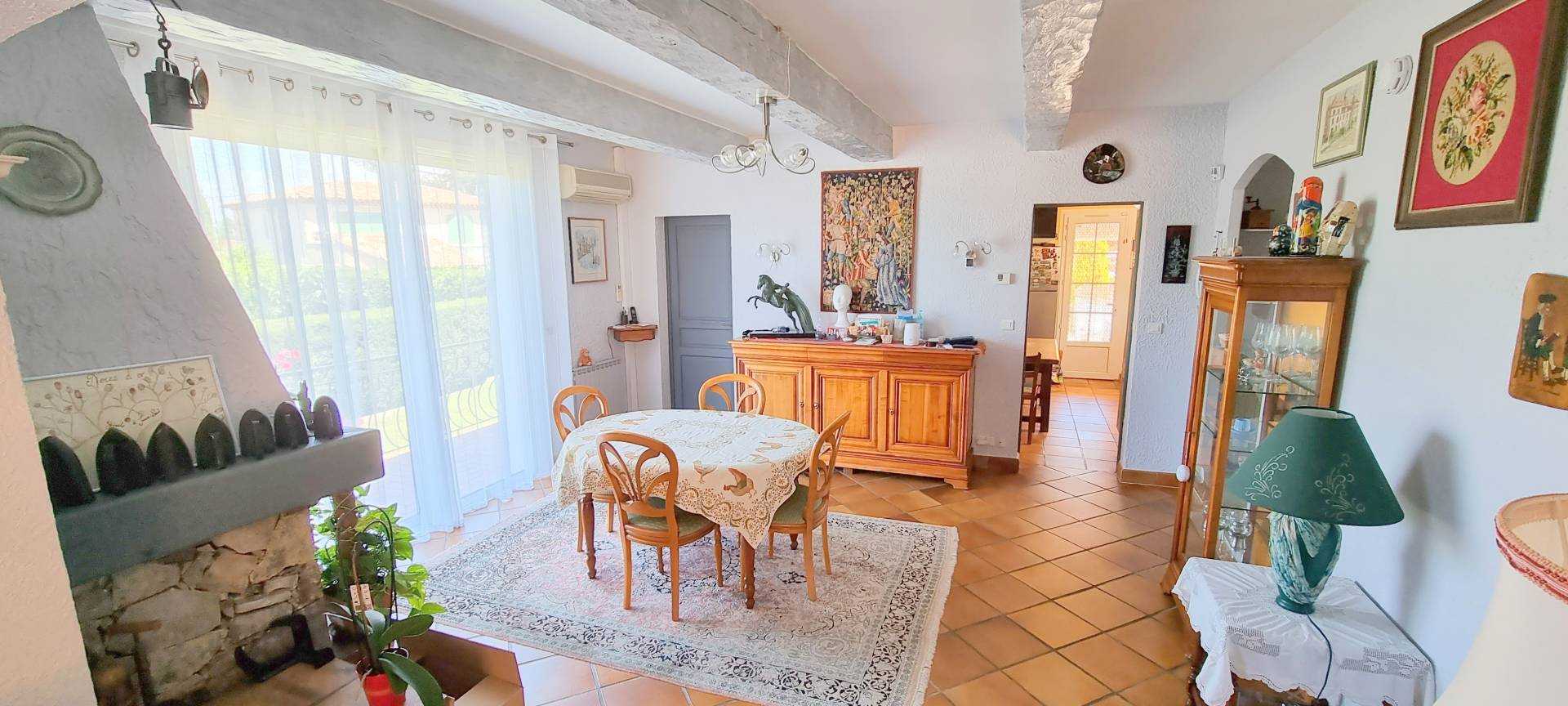 房子 在 Roquebrune-sur-Argens, Provence-Alpes-Côte d'Azur 11878575