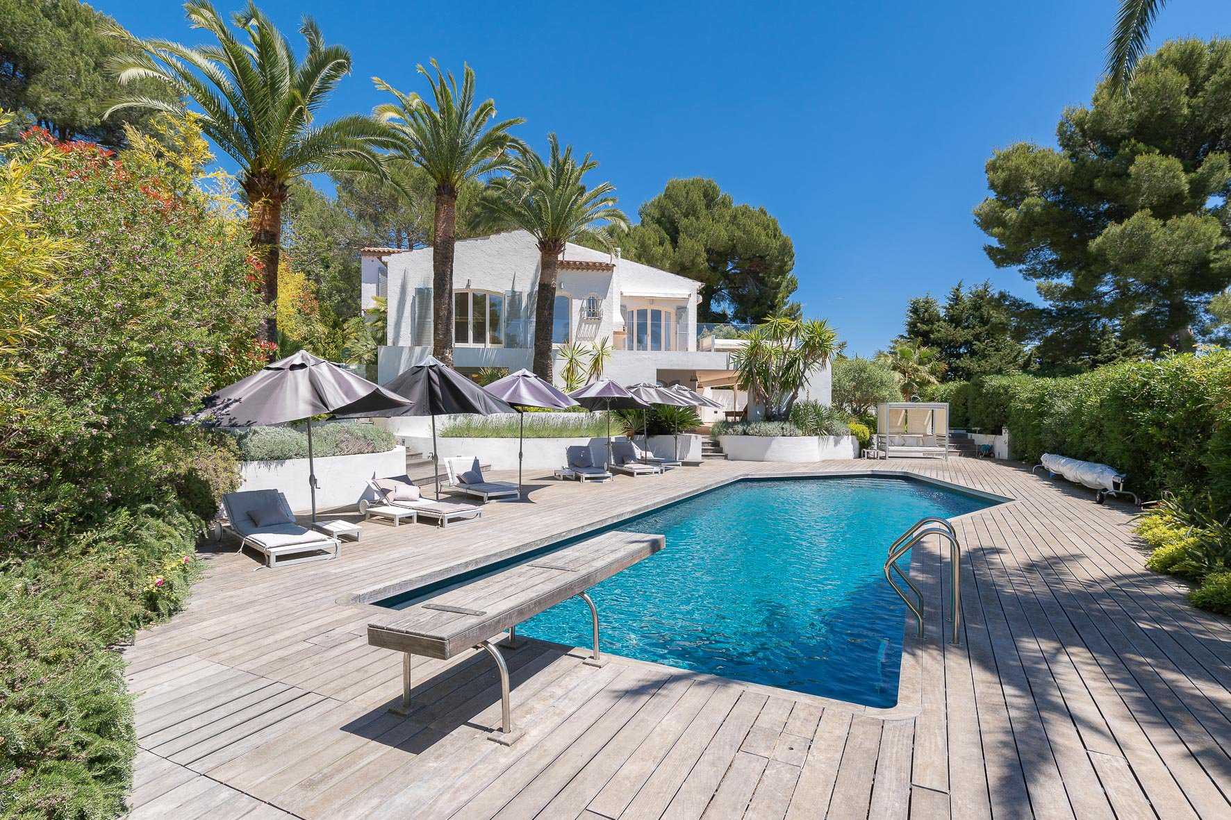 House in Cannes, Provence-Alpes-Cote d'Azur 11879196
