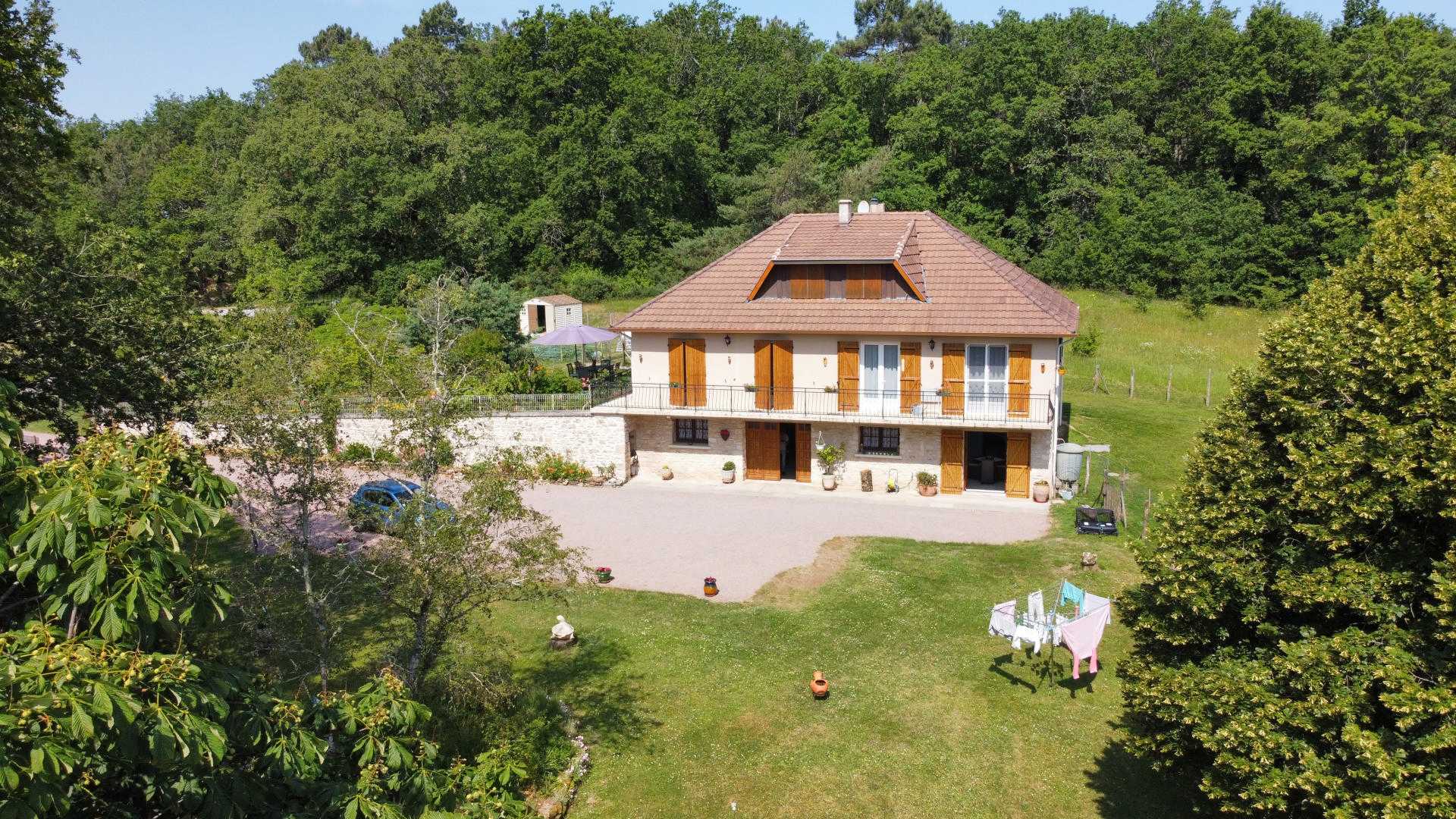 House in Saint-Pardoux-la-Riviere, Nouvelle-Aquitaine 11879275