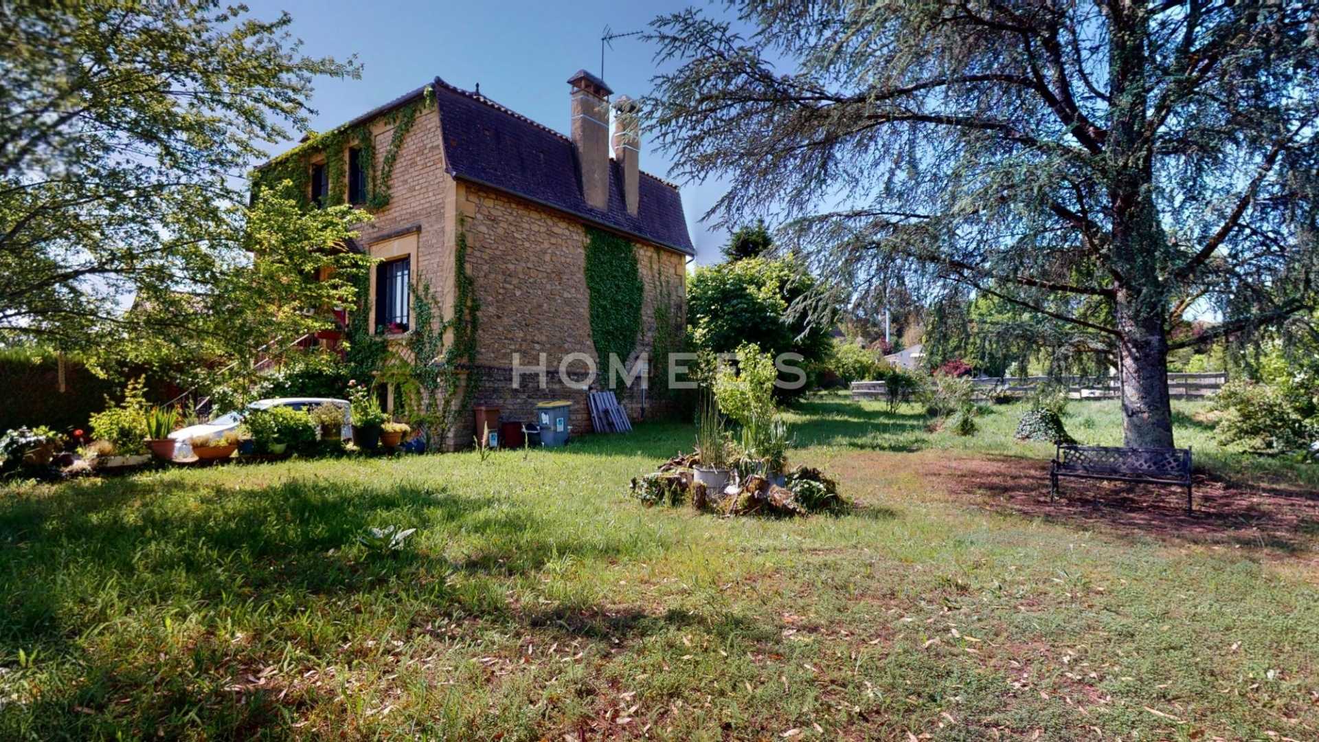 بيت في Sarlat-la-Canéda, Nouvelle-Aquitaine 11879282
