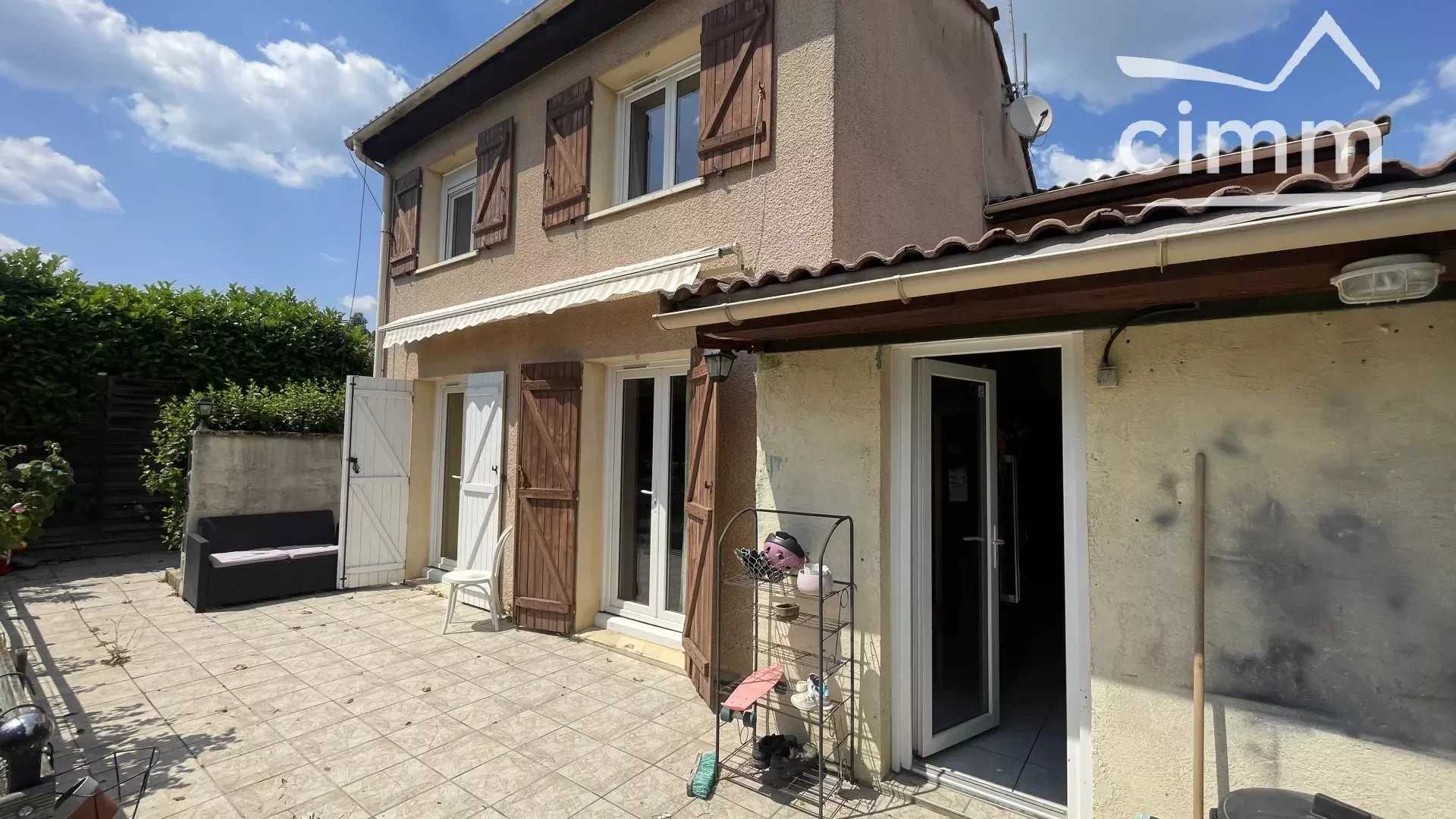 Huis in Meyzieu, Auvergne-Rhône-Alpes 11879839