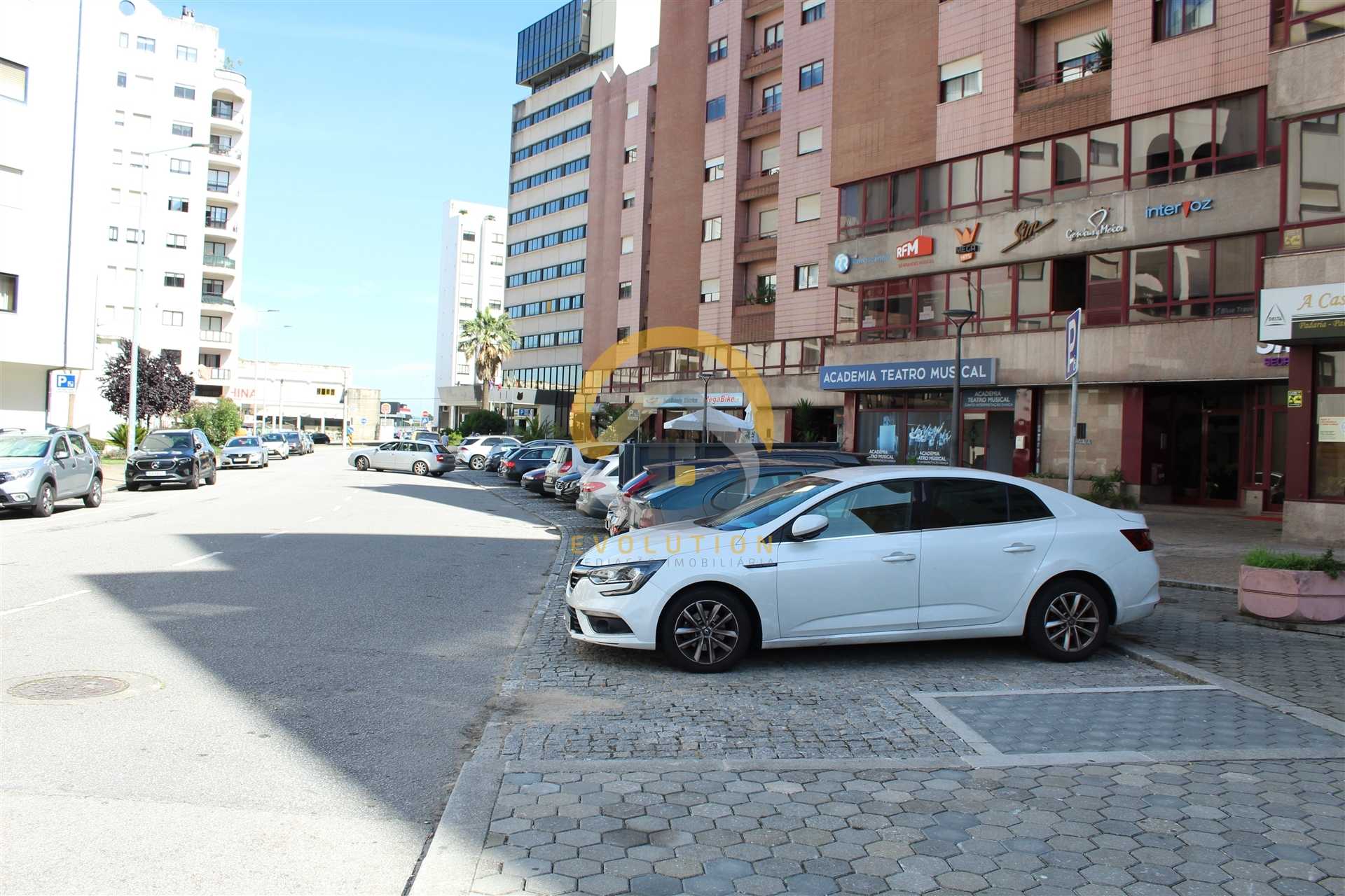 Retail in Vila Nova de Gaia, Porto 11880080