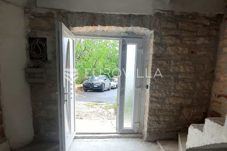Condominium in Sveti Lovrec Pazenaticki, Istarska Zupanija 11880148