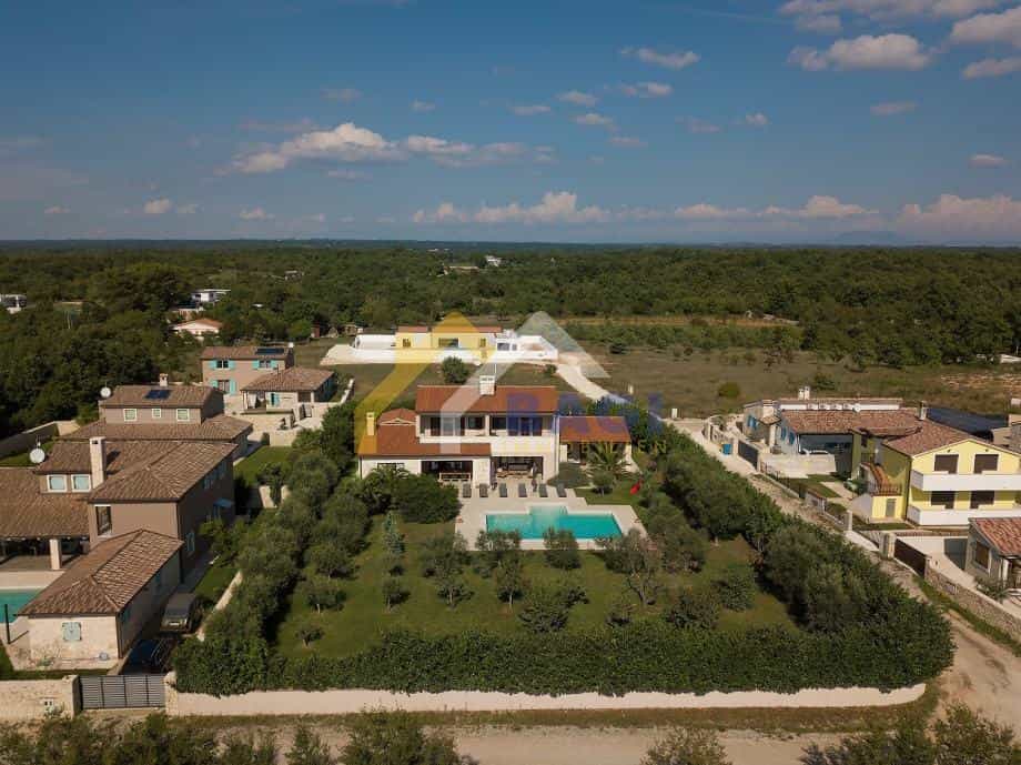 Résidentiel dans Juršići, Istarska županija 11880186