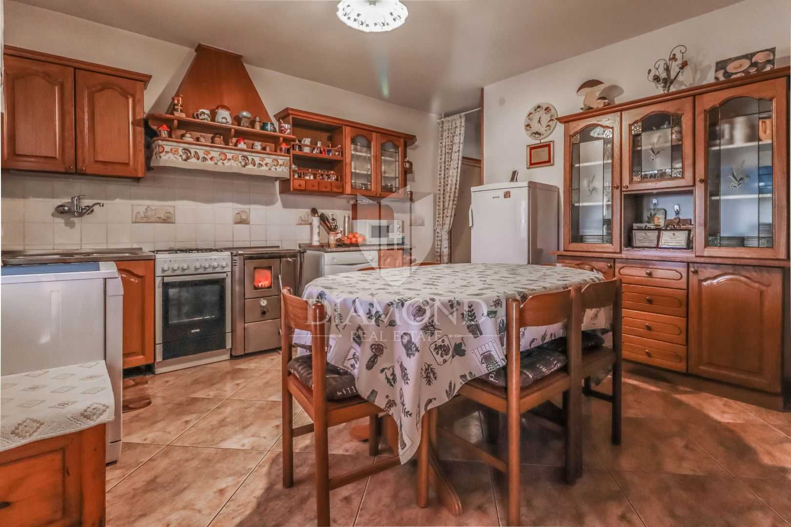 rumah dalam Groznjan, Istarska Zupanija 11880264