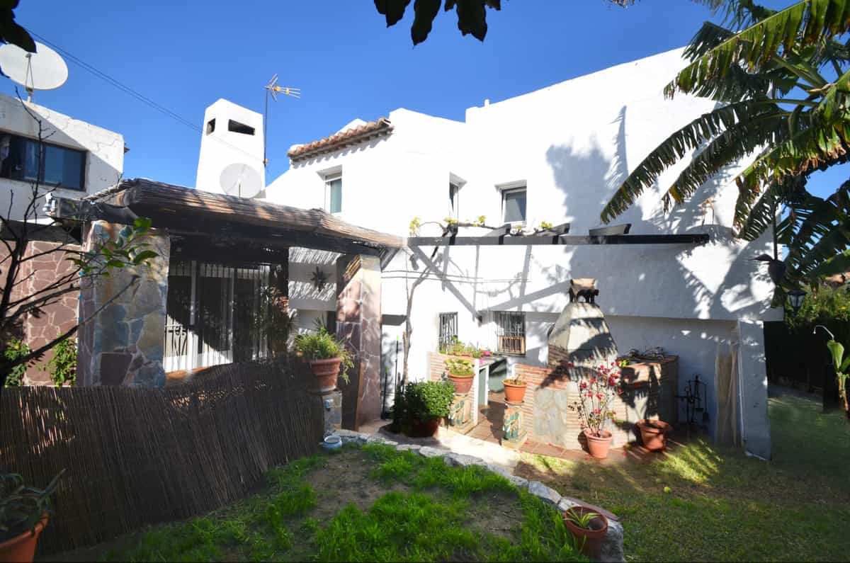 Casa nel Estepona, Andalusia 11880413