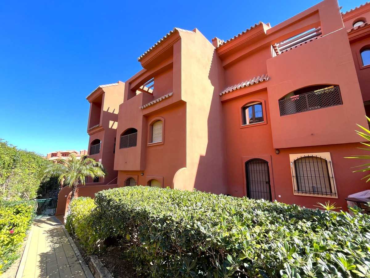 Condominium in Estepona, Andalusia 11880465