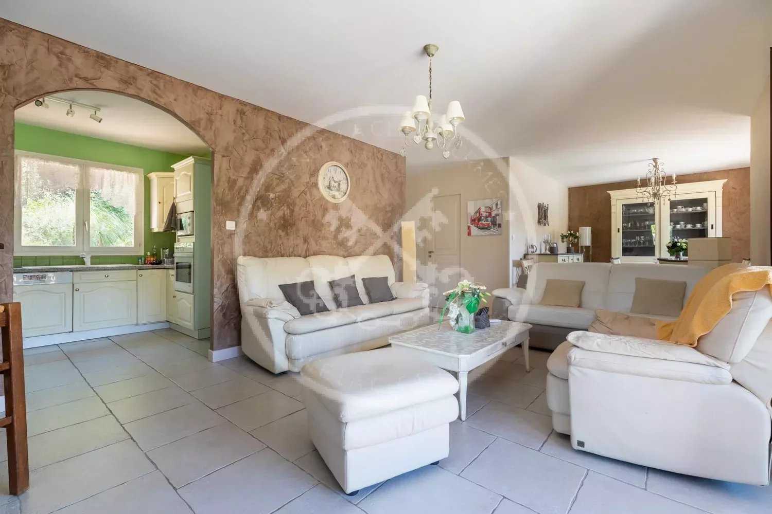 casa no Bagnols-en-Forêt, Provença-Alpes-Costa Azul 11880514