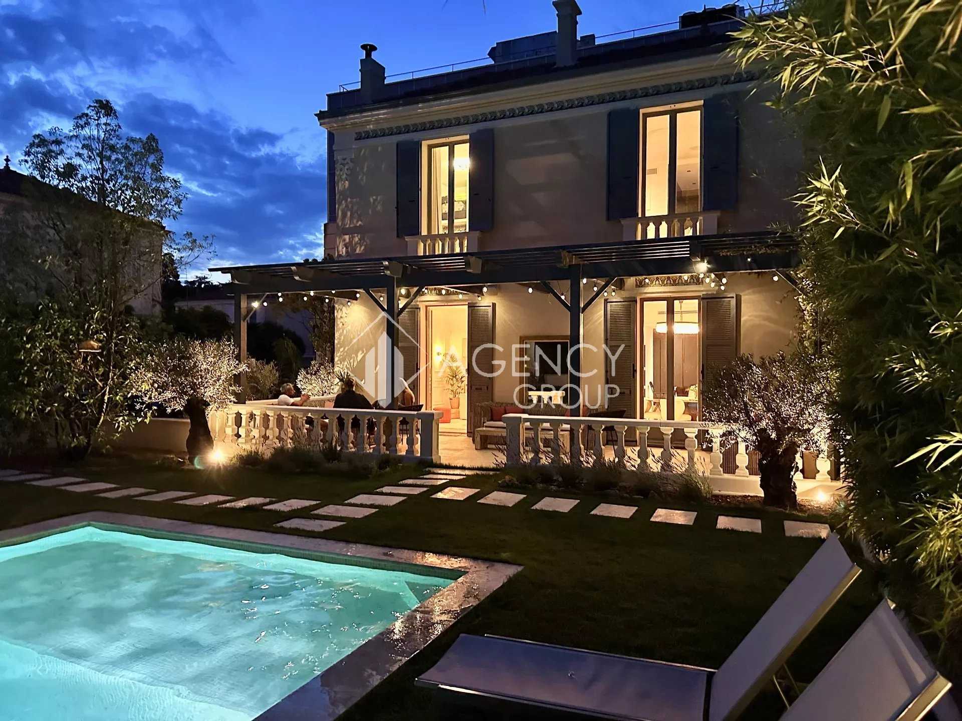 House in Cannes, Provence-Alpes-Cote d'Azur 11880706