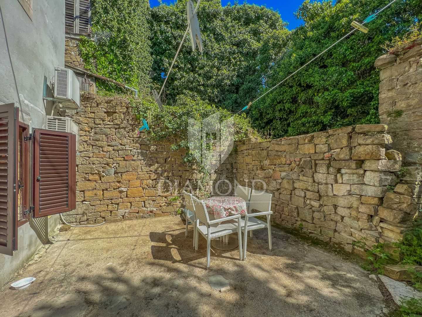 σπίτι σε Oprtalj, Istria County 11880816