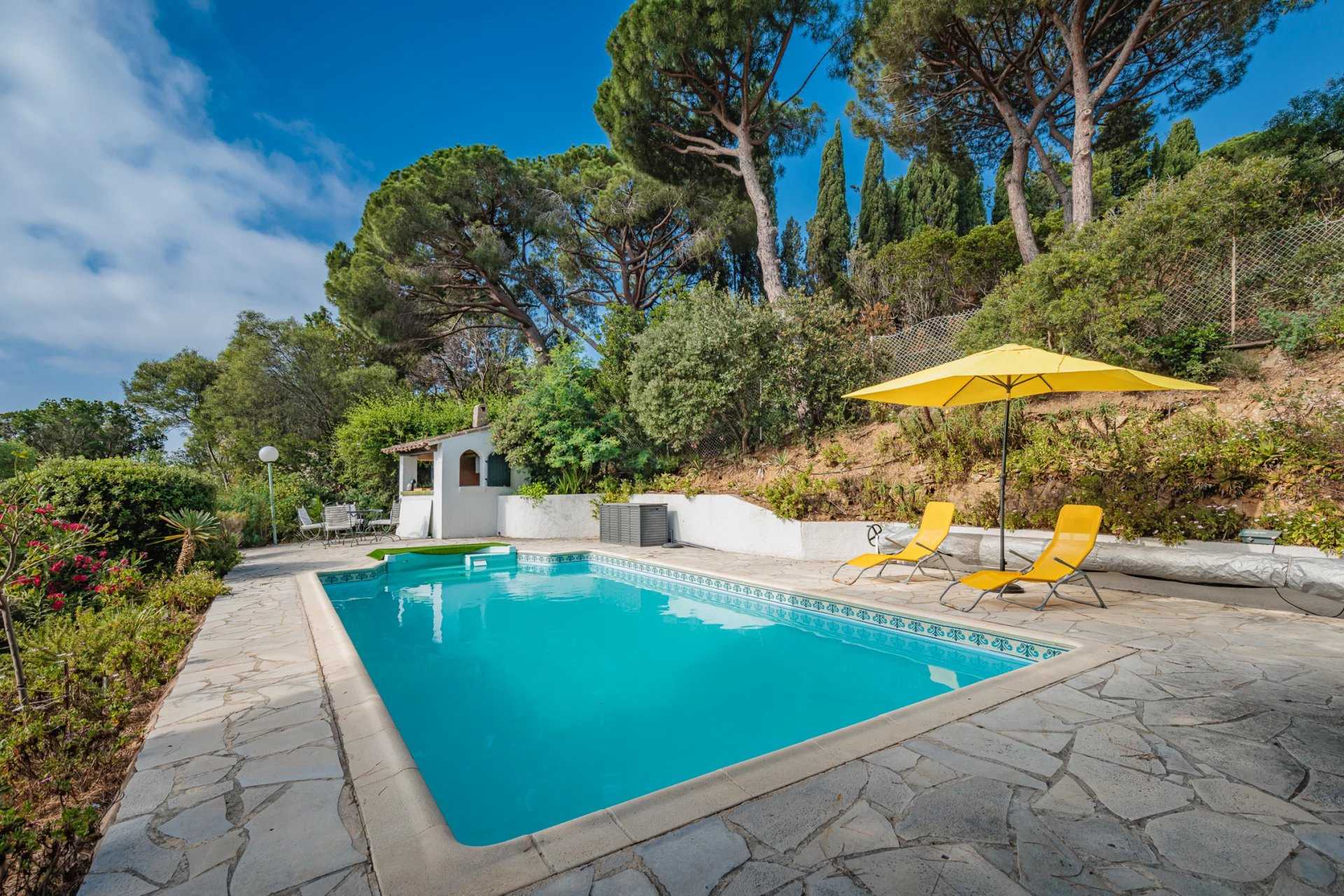 Rumah di Sainte-Maxime, Provence-Alpes-Cote d'Azur 11880999
