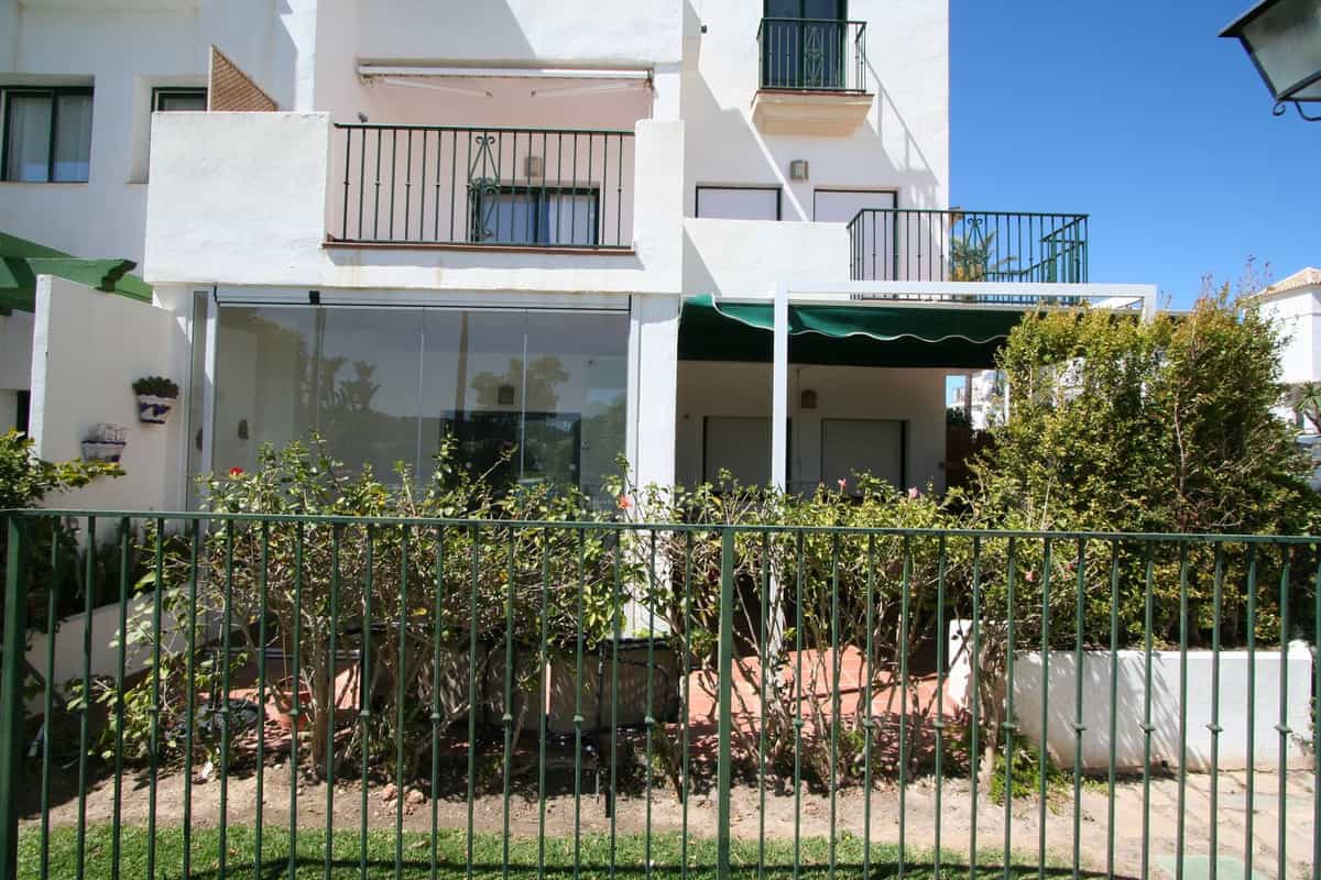 Condominium in Alhaurín el Grande, Andalusia 11881257