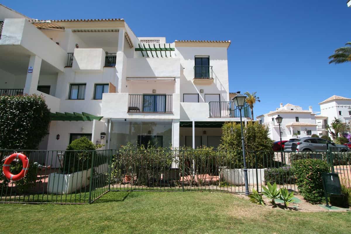 Condominium in Alhaurín el Grande, Andalusia 11881421