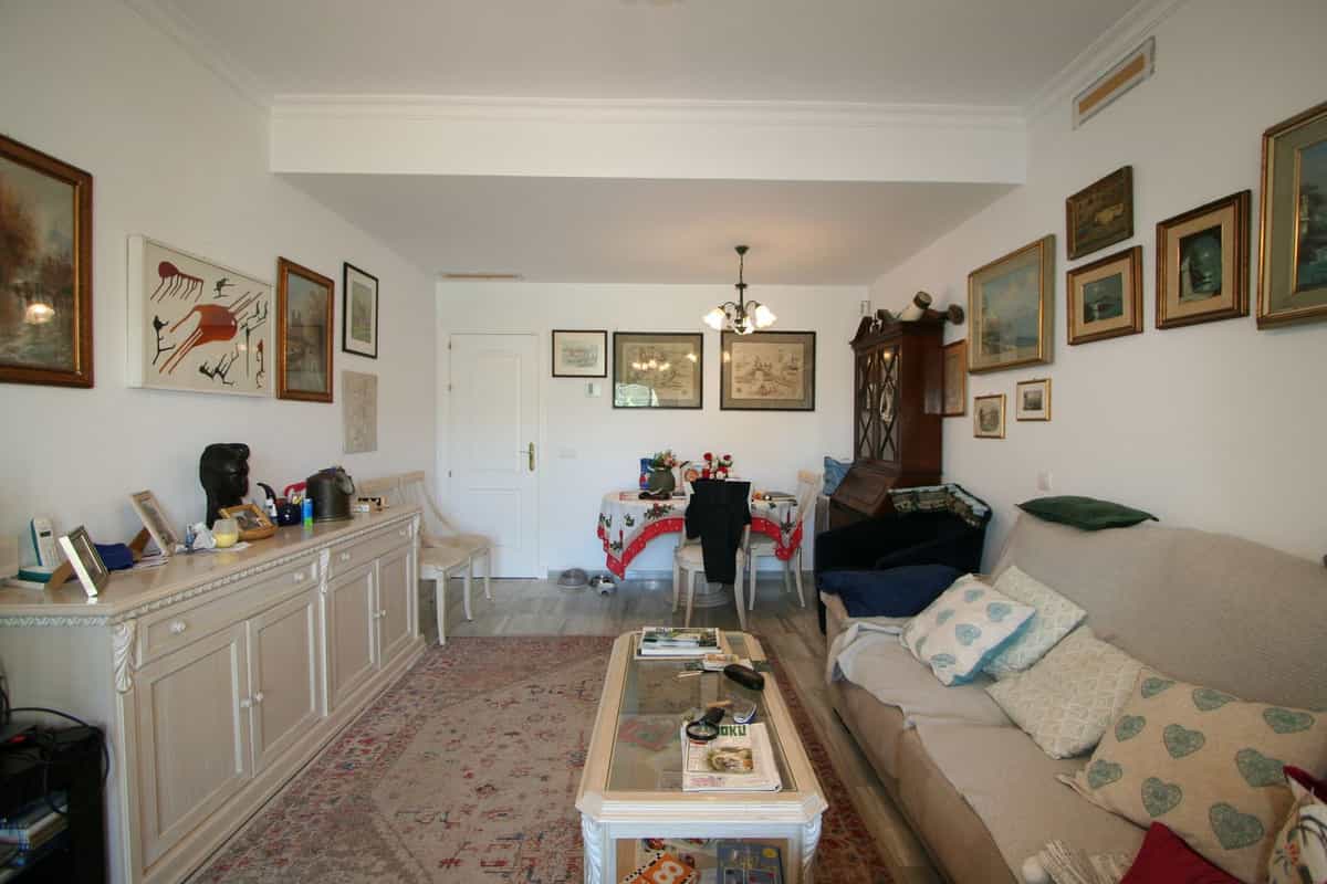 Condominio en Alhaurín el Grande, Andalucía 11881421