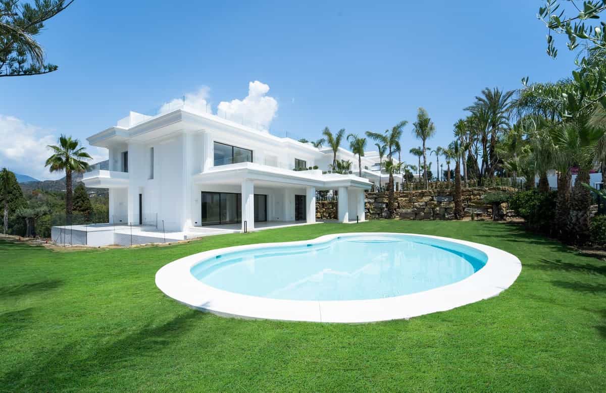 House in Marbella, Andalusia 11881582