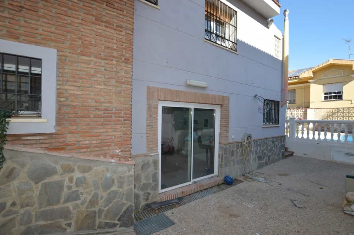 Huis in Alhaurín de la Torre, Andalusia 11881692