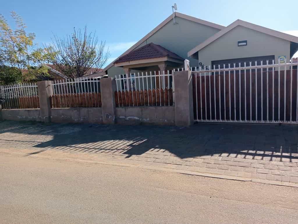 House in Bloemfontein, Free State 11883496