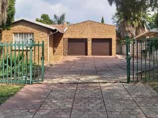 Rumah di Perwira, Gauteng 11883503