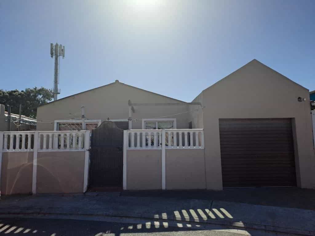 Talo sisään Mitchells Plain, Western Cape 11883507