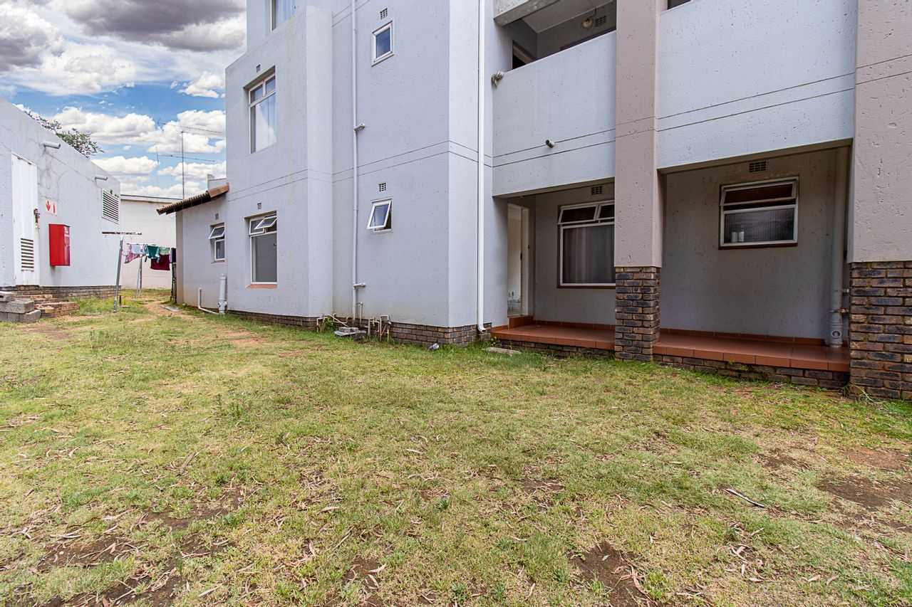 Eigentumswohnung im Baragwanath, Gauteng 11883520