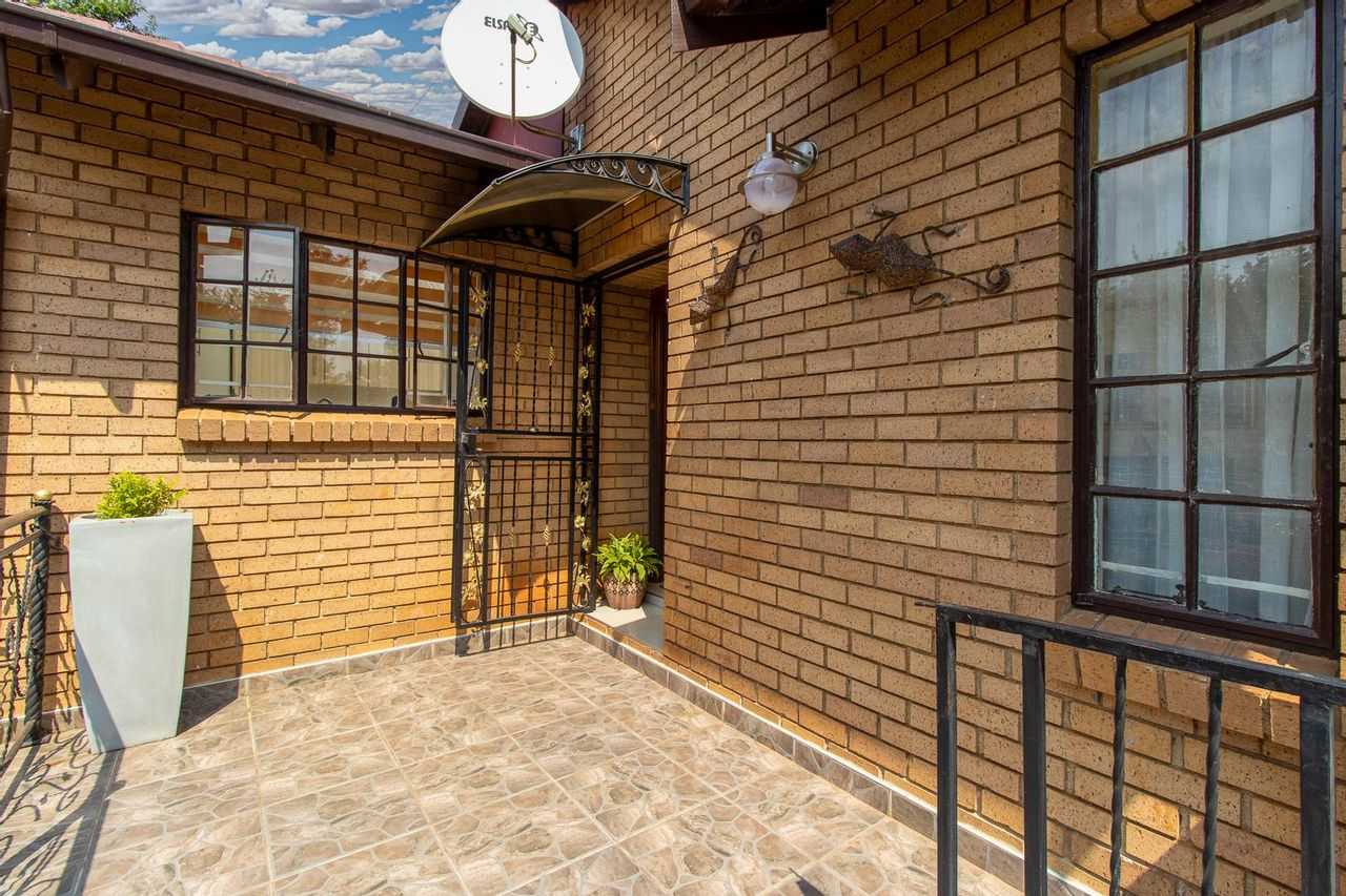 House in Centurion, Gauteng 11883541