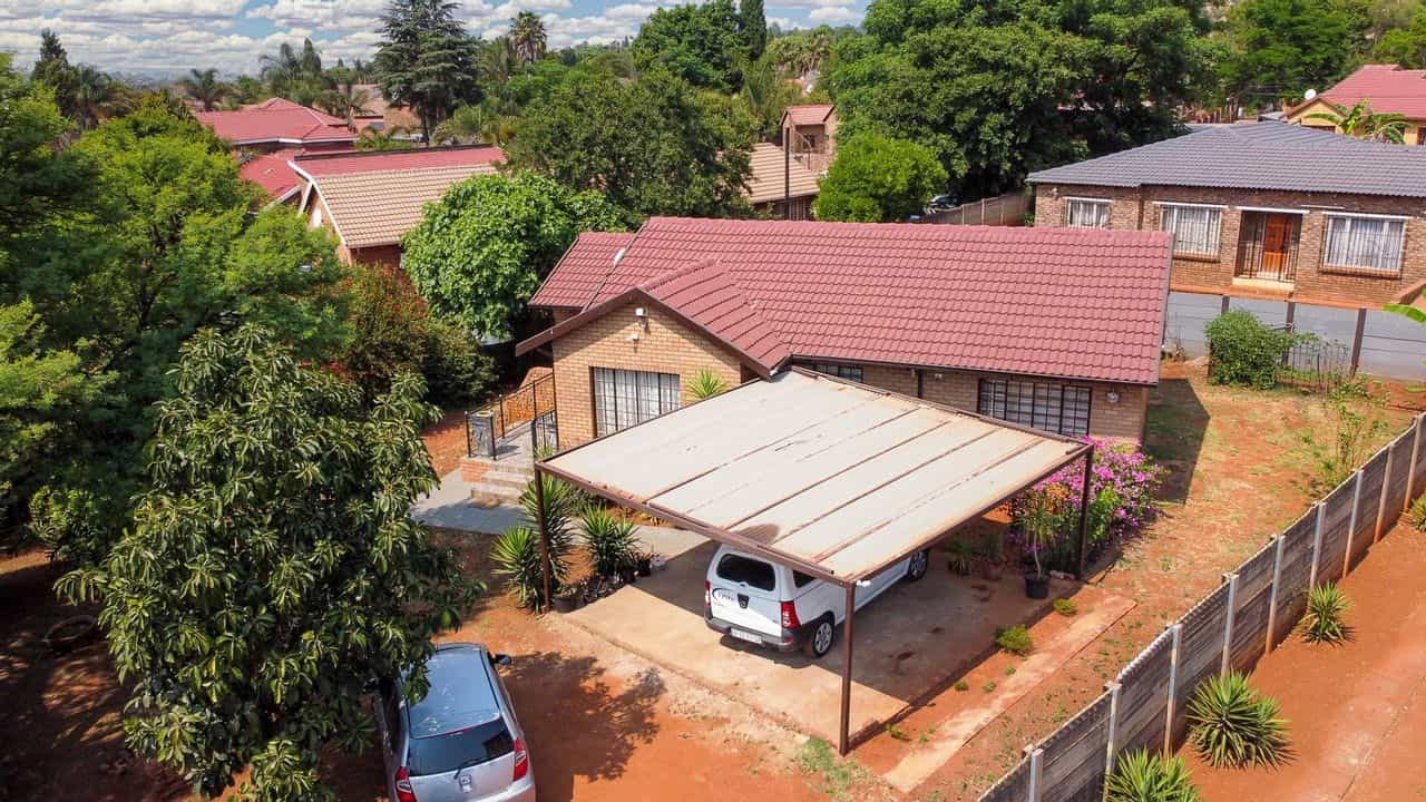 House in Centurion, Gauteng 11883541