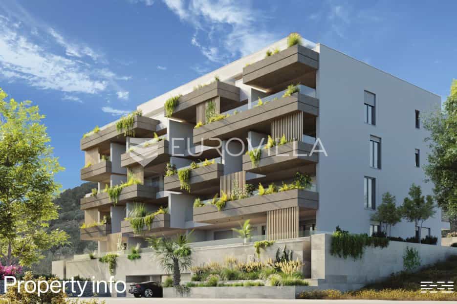 Condominium in Split, Splitsko-Dalmatinska Zupanija 11883675