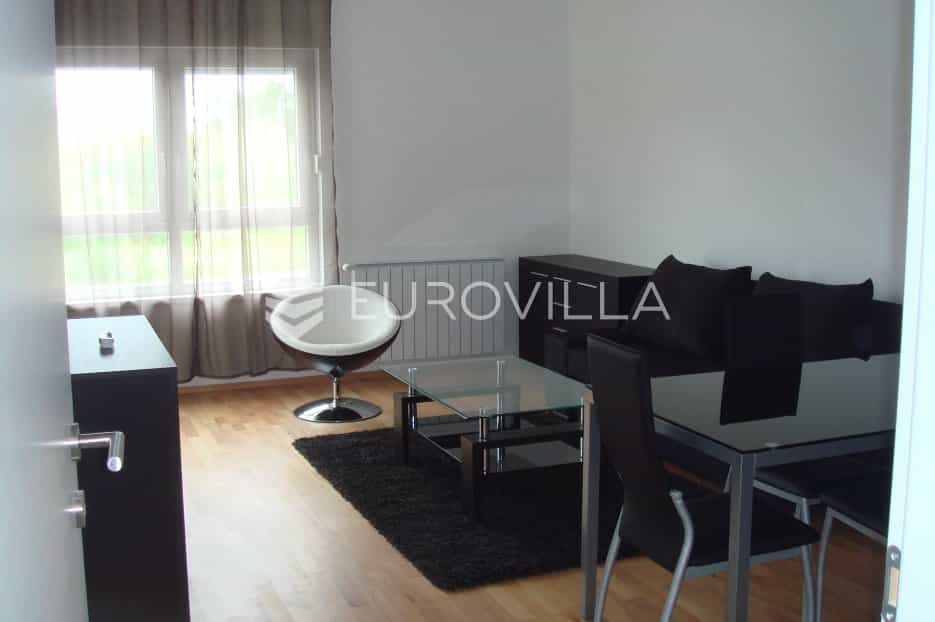 Condominium in Jakusevec, Zagreb, Grad 11883802