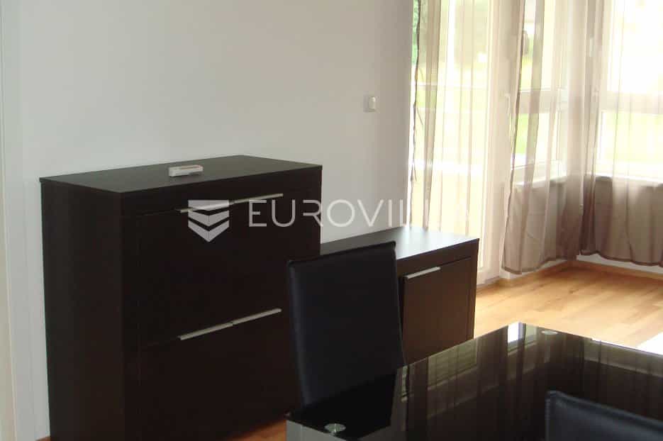 Condominium in Zagreb,  11883802