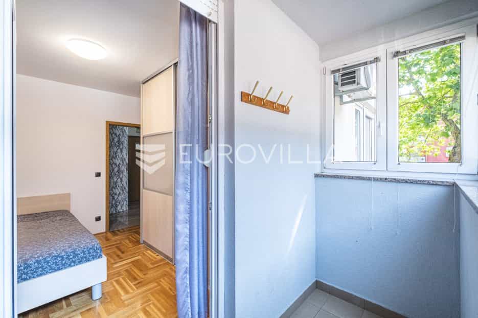 Condominium in Zagreb,  11884133