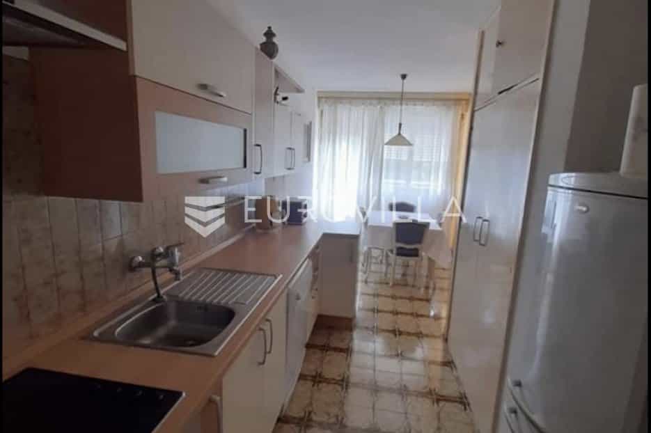 Condominium in Split, Splitsko-Dalmatinska Zupanija 11884172