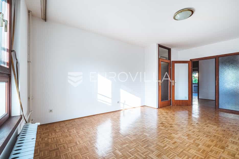 Condominium in Jankomir, Zagreb, Grad 11884255
