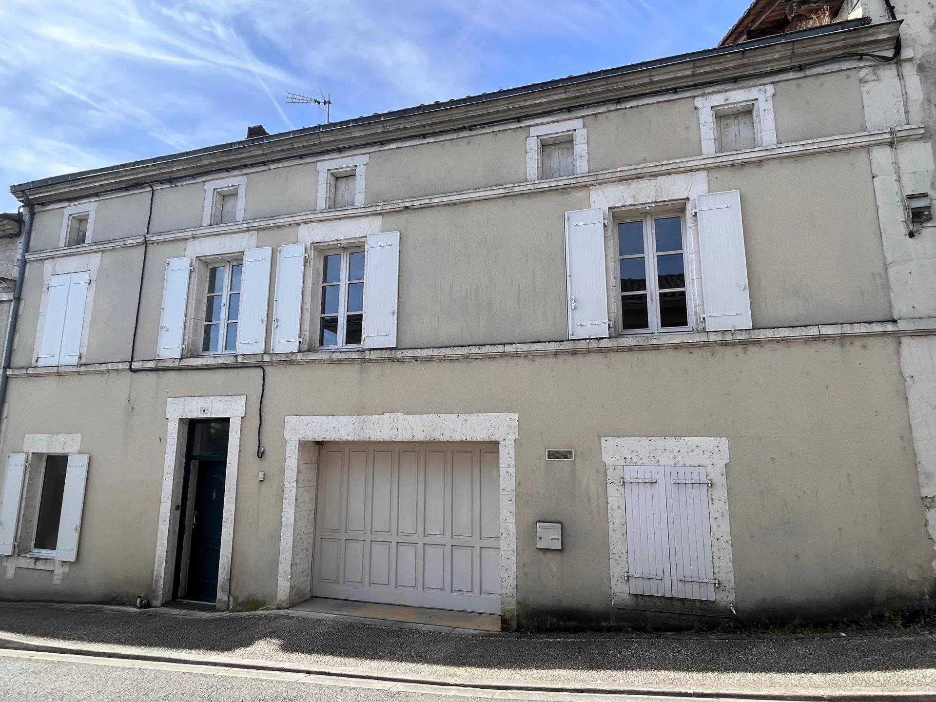 House in Montmoreau, Nouvelle-Aquitaine 11884658