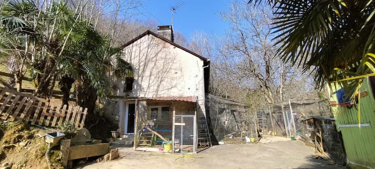 House in Pau, Nouvelle-Aquitaine 11884728