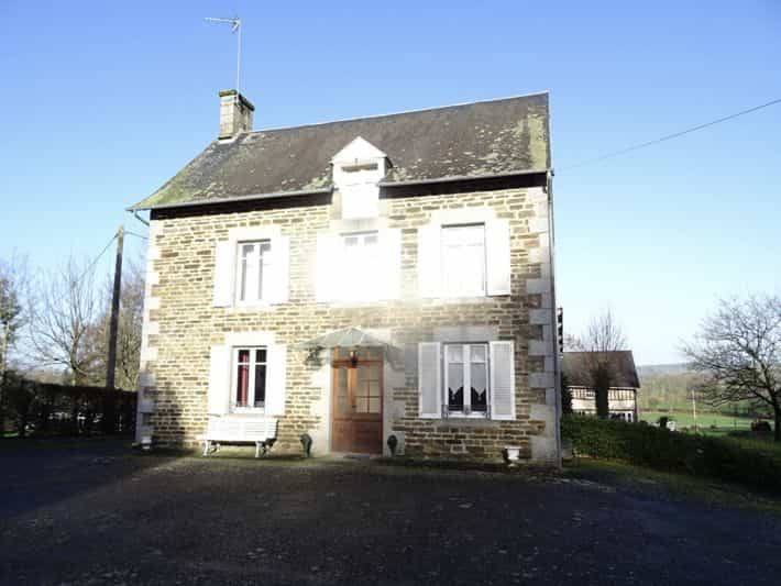 House in Isigny-le-Buat, Normandie 11884766