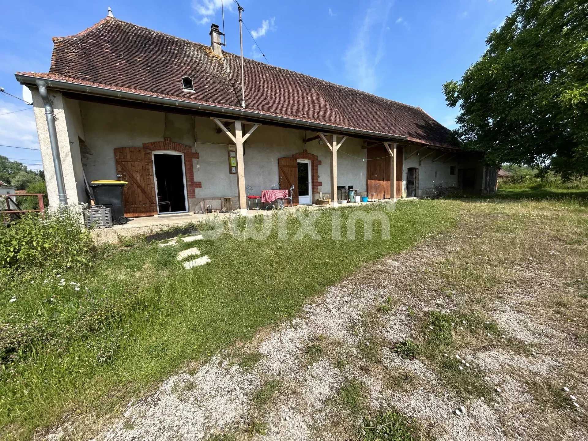 σπίτι σε Beaurepaire-en-Bresse, Bourgogne-Franche-Comte 11885481