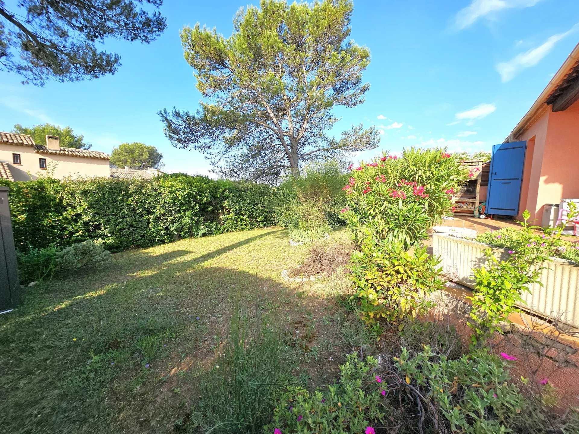 Dom w Merindol, Provence-Alpes-Cote d'Azur 11885505