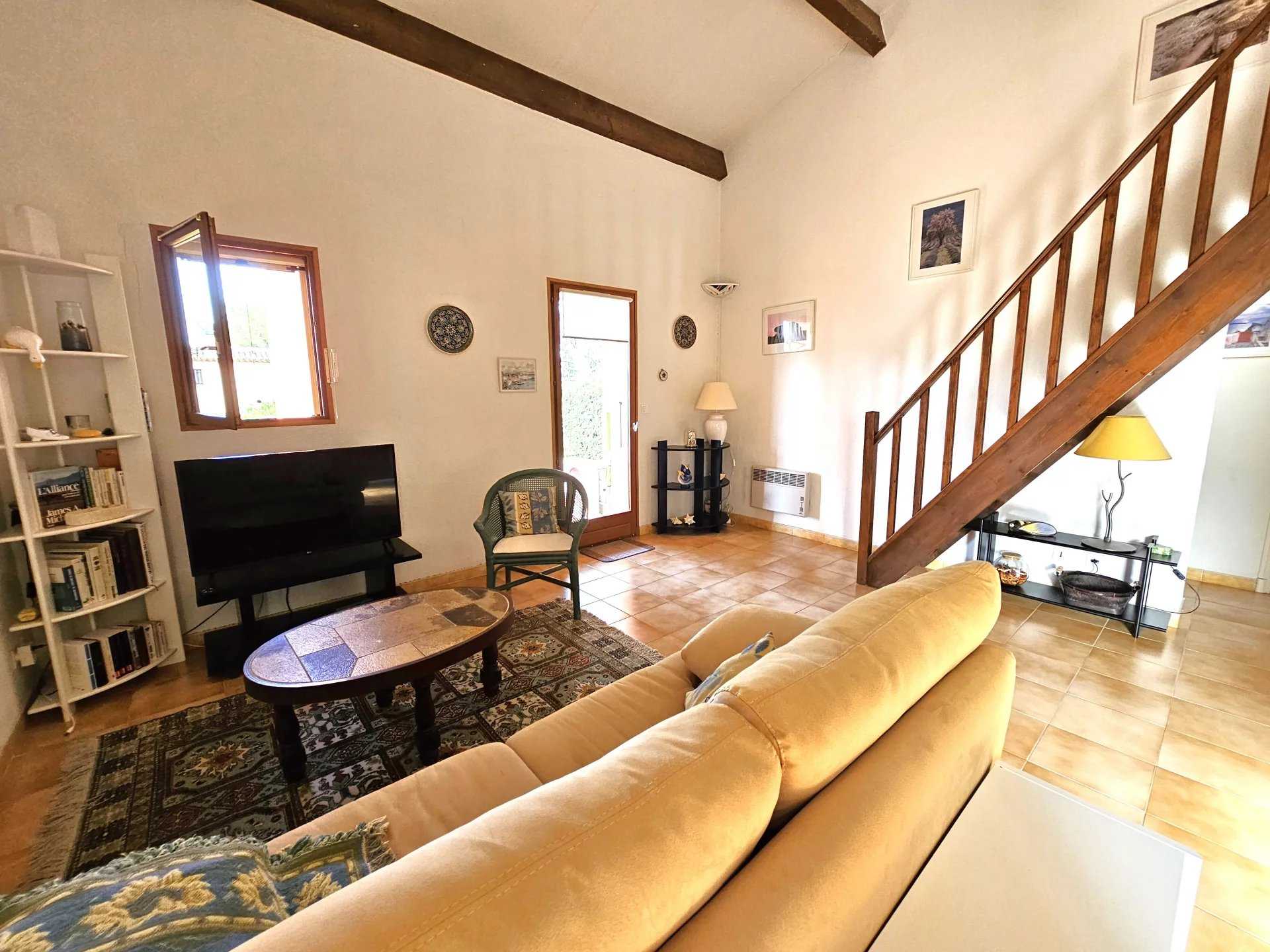 Dom w Merindol, Provence-Alpes-Cote d'Azur 11885505