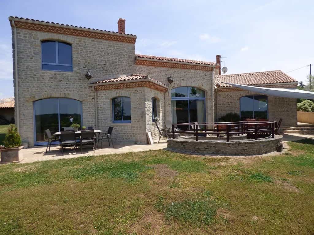 House in Bressuire, Nouvelle-Aquitaine 11885512