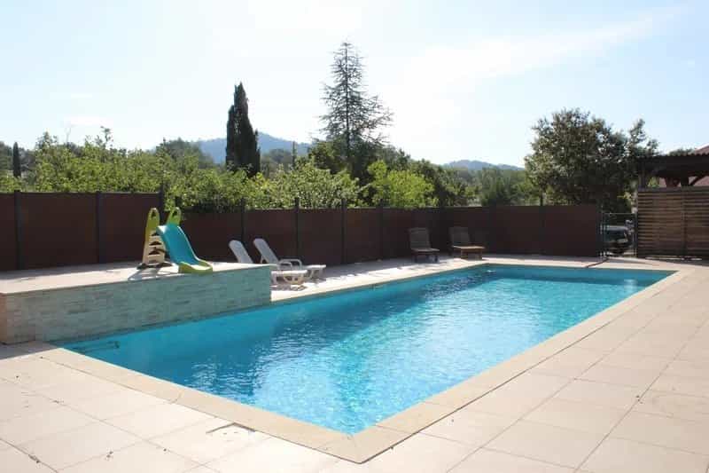 Dom w Rocbaron, Provence-Alpes-Cote d'Azur 11885518